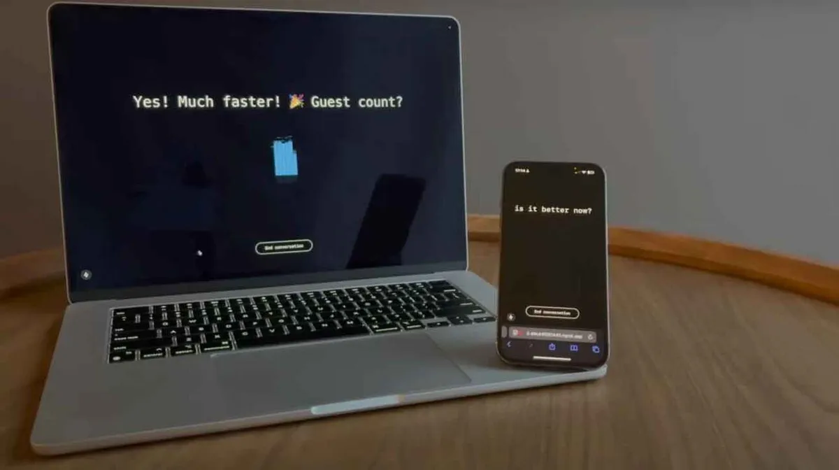 Sülearvuti ja nutitelefon puidust laual. Sülearvuti ekraanil on tekst: 'Yes! Much faster! 🎉 Guest count?' ja mobiiltelefoni ekraanil tekst: 'is it better now?' Mõlemal seadmel on tumedad taustad.