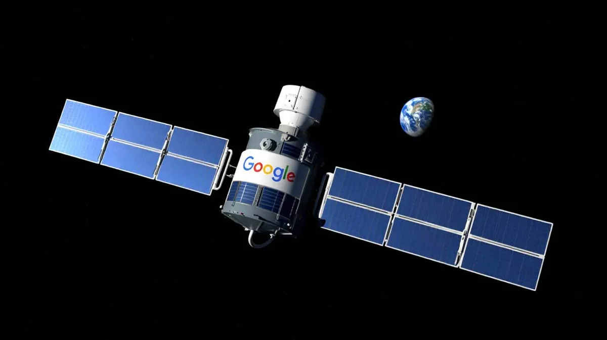 Satelliit, millel on Google'i logo, tiireldes kosmoses Maa ümber. Satelliidil on suured sinised päikesepaneelid ja taustal on näha Maa.