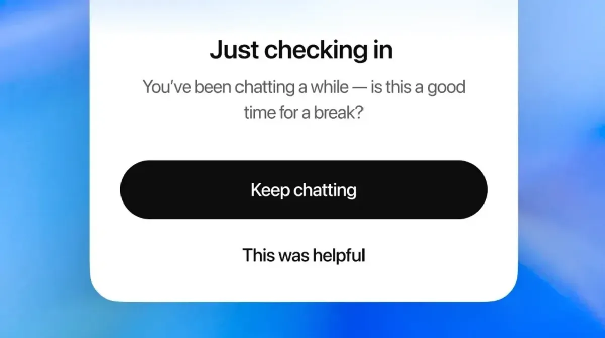 Kuvandil on tekst „Just checking in. You've been chatting a while — is this a good time for a break?” Allpool on kaks nuppu: must nupp kirjadega „Keep chatting” ja valge tekstiga „This was helpful”. Taust on sinisel gradiendil.